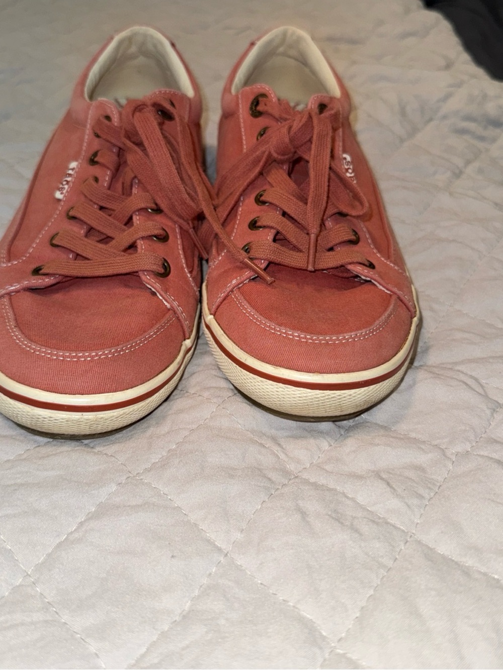 Taos Footwear Moc Star Low-Top Sneakers in Rose-Cream